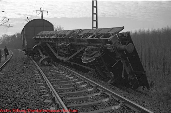 BD Mst-1970-1457 (Güterzugentgleisung) enh.jpg