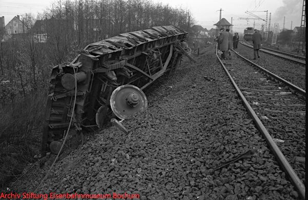 BD Mst-1970-1461 (Güterzugentgleisung) enh.jpg