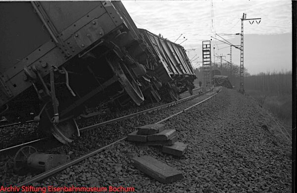 BD Mst-1970-1460 (Güterzugentgleisung) enh.jpg