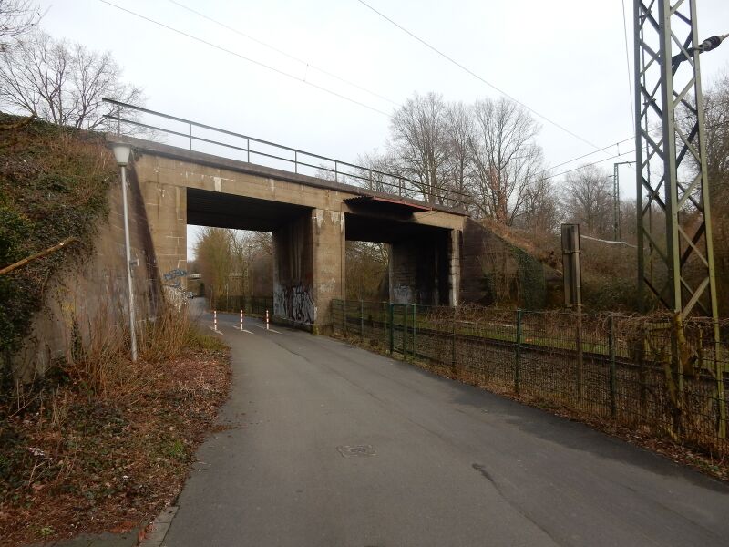Datei:Brücke Kriegerweg.jpg