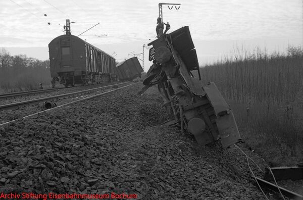 BD Mst-1970-1465 (Güterzugentgleisung) enh.jpg